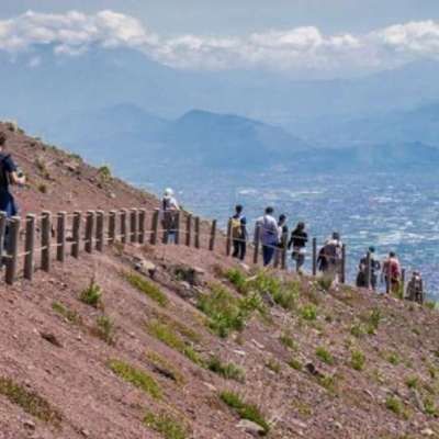 Mt. Vesuvius skip the line tour with easy lunch included