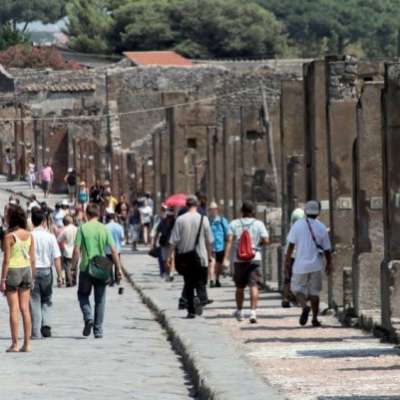 Pompeii and Mt. Vesuvius skip the line tour with easy lunch included