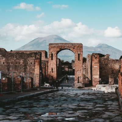 Pompeii and Mt. Vesuvius skip the line tour with easy lunch included