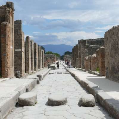 Pompeii skip the line tour with easy lunch included